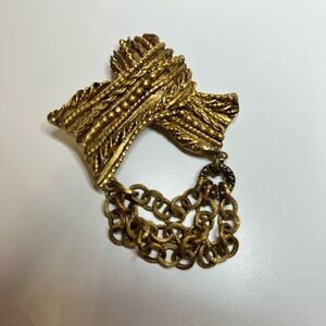 KATE HIMES Gold Textured Brooch with Chain Detail